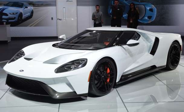 Detroit'in parlayan yıldızı Ford Gt!