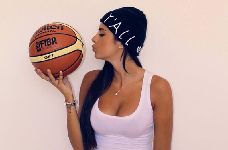 Mankenlik kariyeri basketbolun önüne geçti