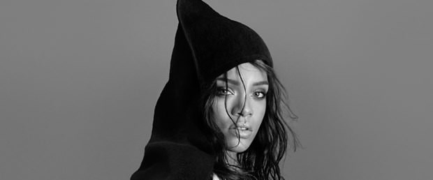 Rihanna, babası Ronald Fenty malikane hediye etti