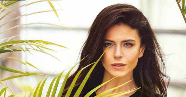 Kendini baştan yaratan kadın: Simge Sağın