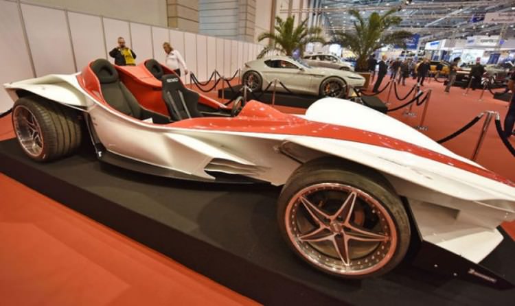 Almanya'daki otomobil fuarı ziyaretçilerini büyüledi