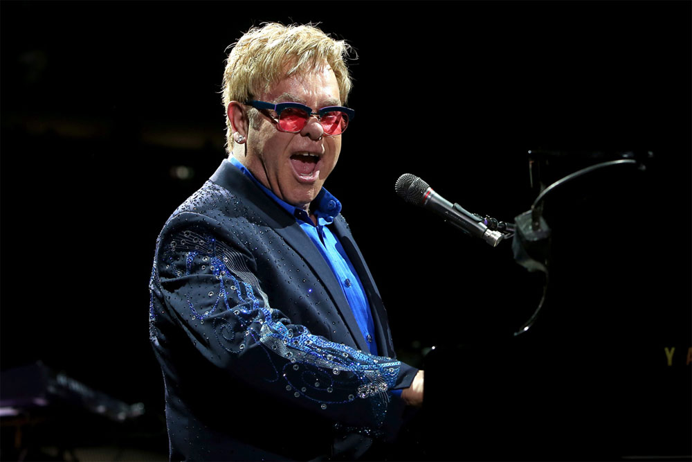"Şeytan Marka Giyer" filmine Elton John imzası