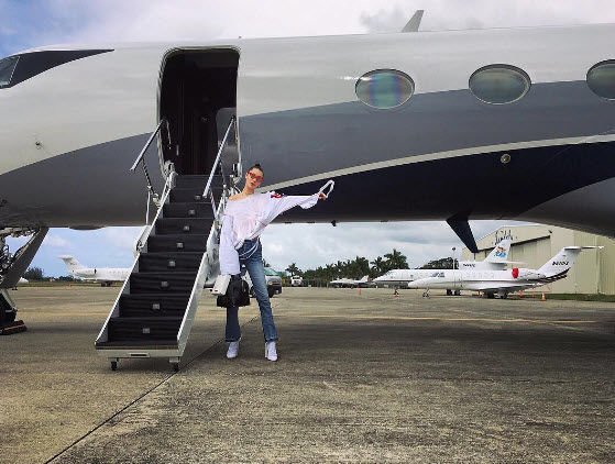 Bella Hadid Jamaika'ya uçtu