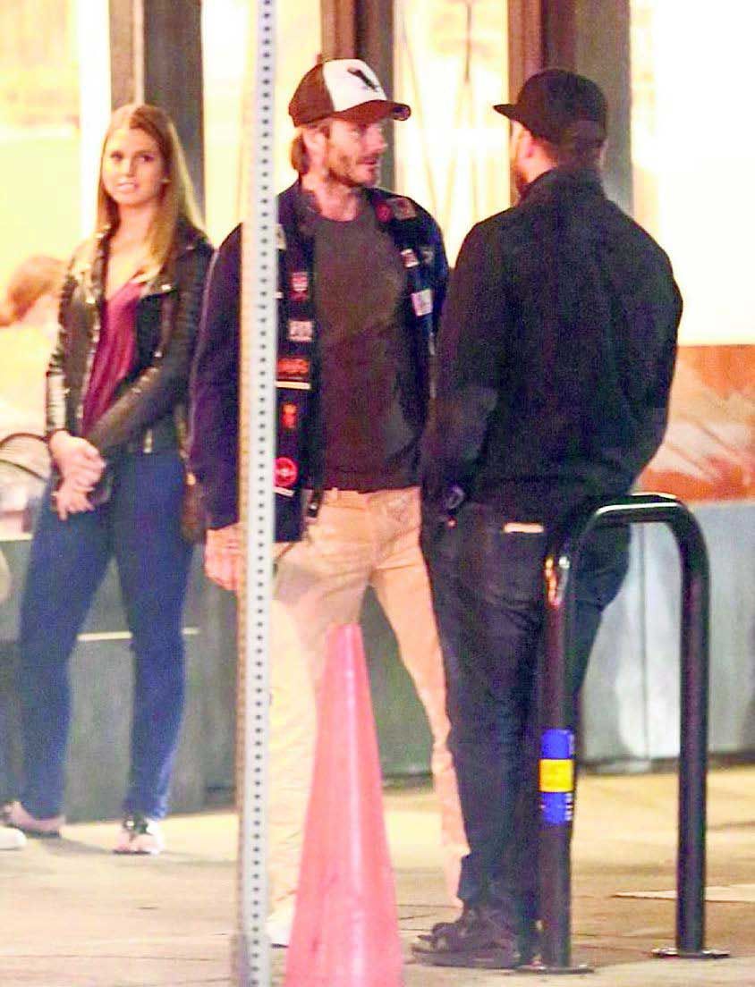 Restoranın kapısında uzun bekleyiş!