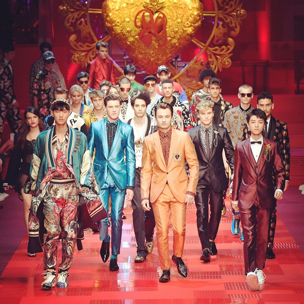 Ünlülerin çocukları Milano Erkek Moda Haftası defilesinde