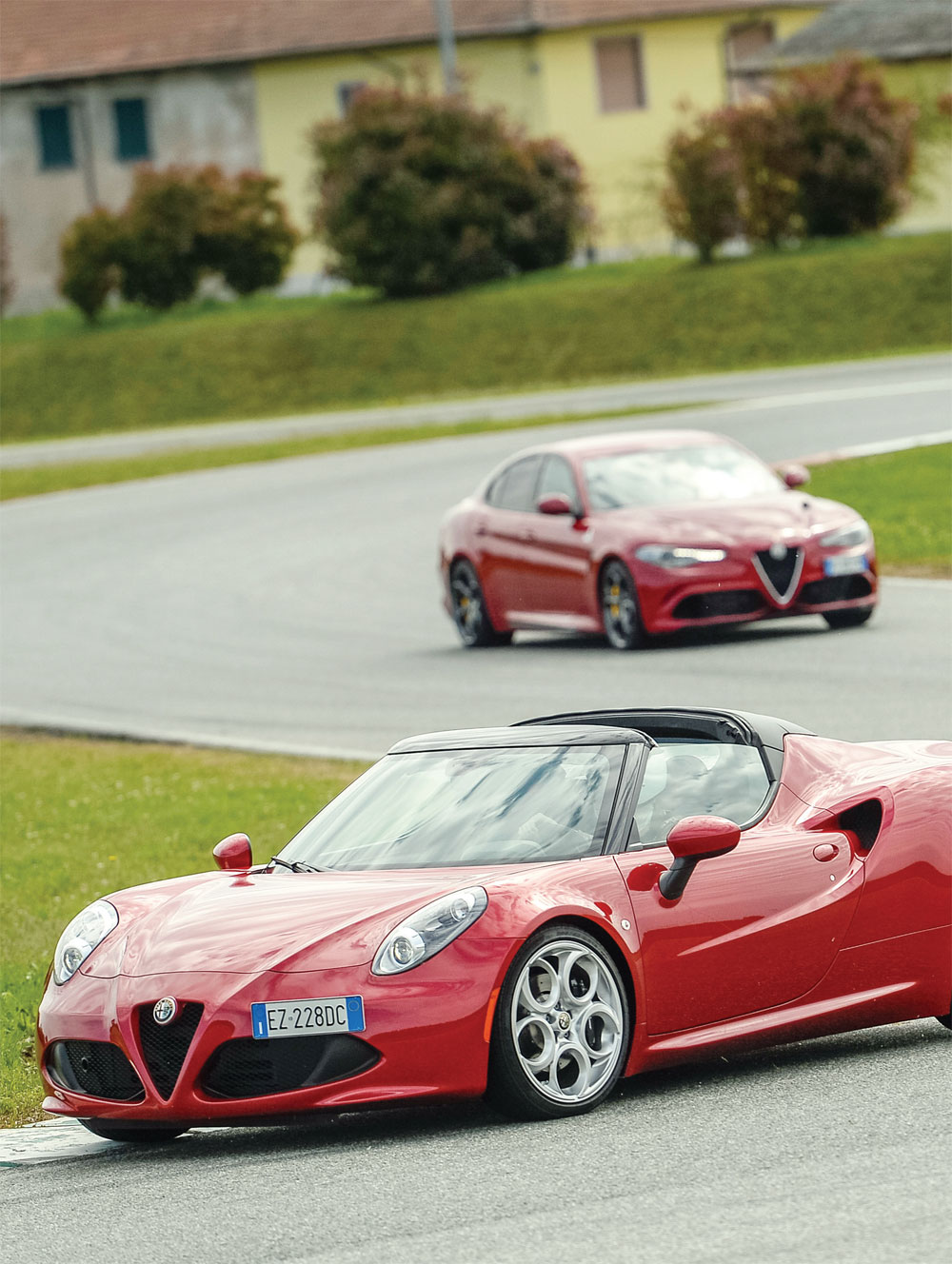 Alfa Romeo'lar pistte