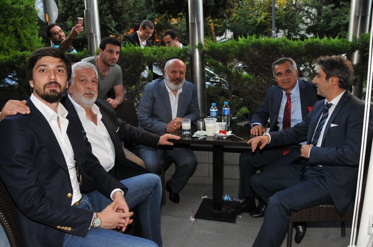 ‘Tankın önüne yatan kardeşe, çatıdan jete atlayan gençlere selam olsun’