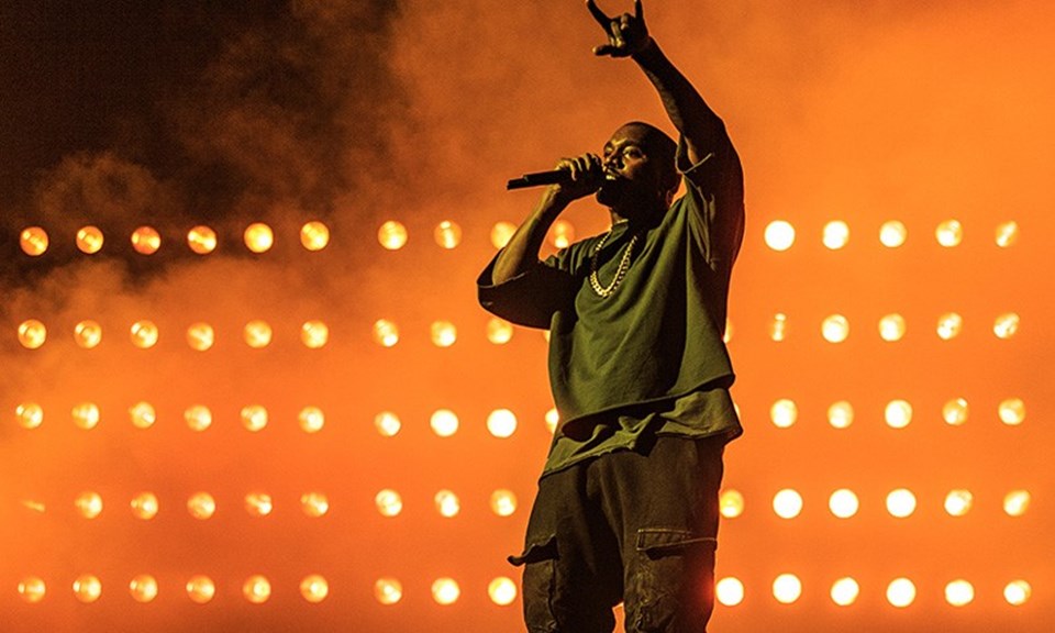 10 milyon dolar tazminat istiyor