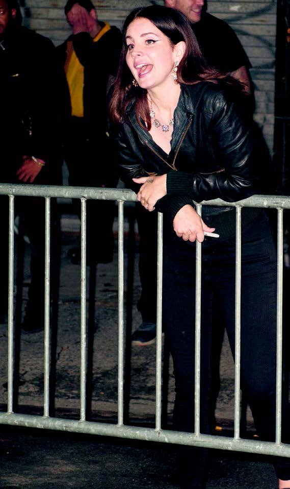 Hayranlarla sokak buluşması