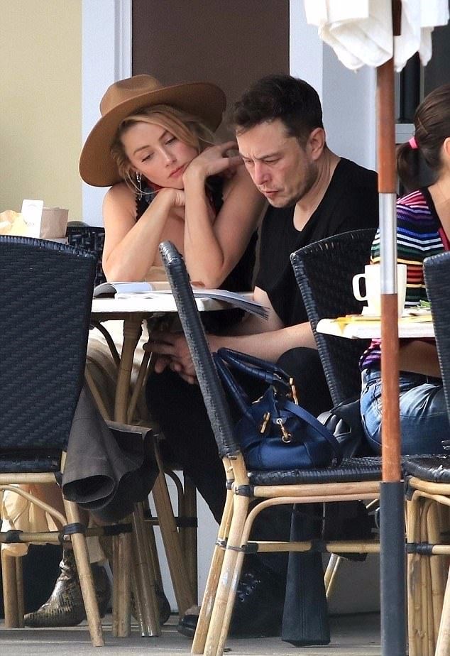 Elon Musk ile eski sevgilisi Amber Heard kahvaltıda