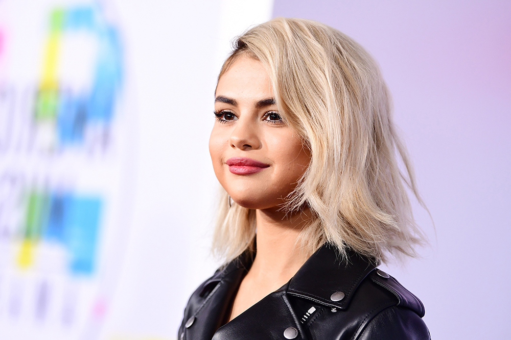 Sahnelere geri döndü