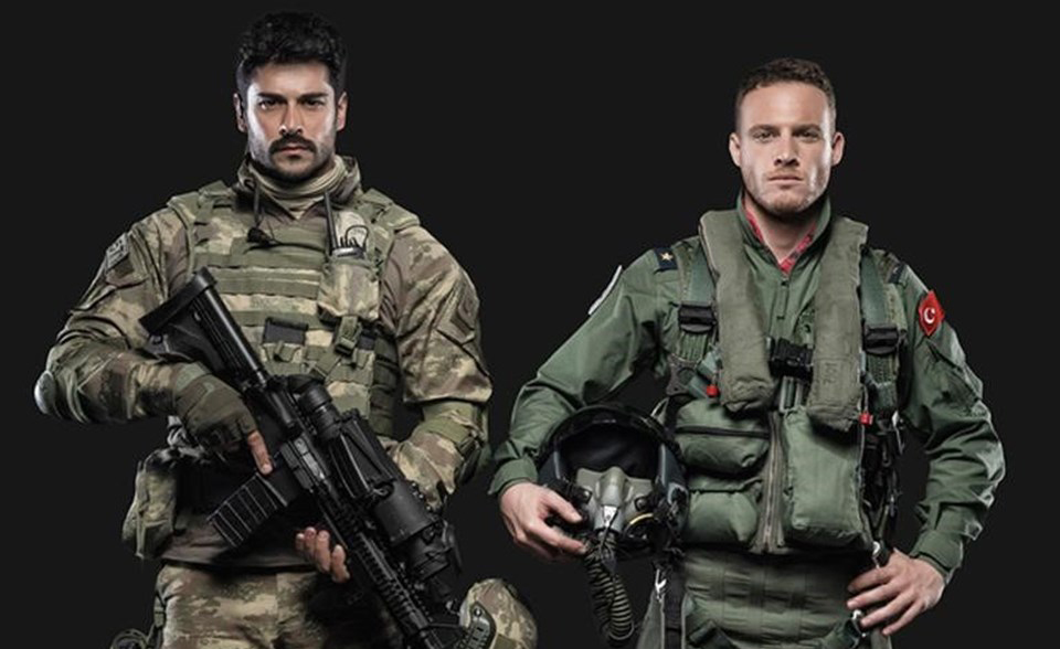 Burak Özçivit ve Kerem Bürsin'den askerlere ziyaret