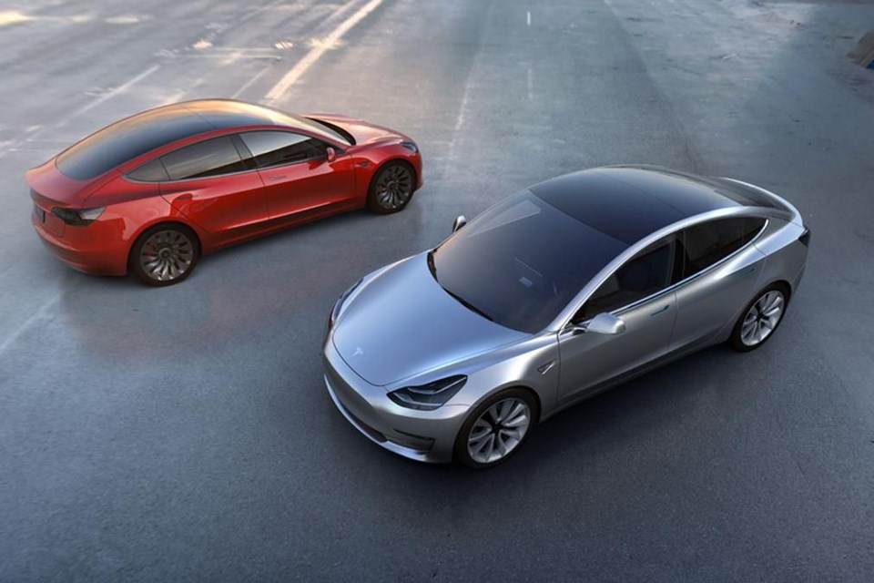 Tesla Model 3 ile Amerika'daki en hızlı yolculuğu yaptılar
