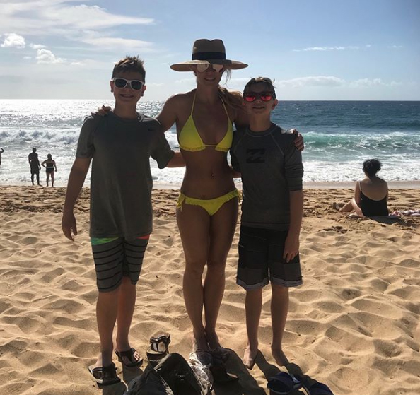 Britney Spears oğullarıyla tatilde