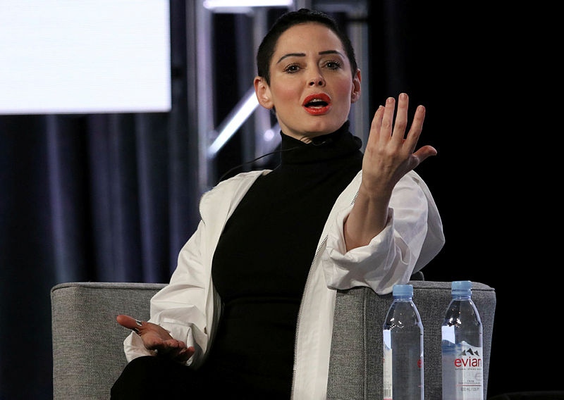 Tacizle mücadele için evini satıyor!