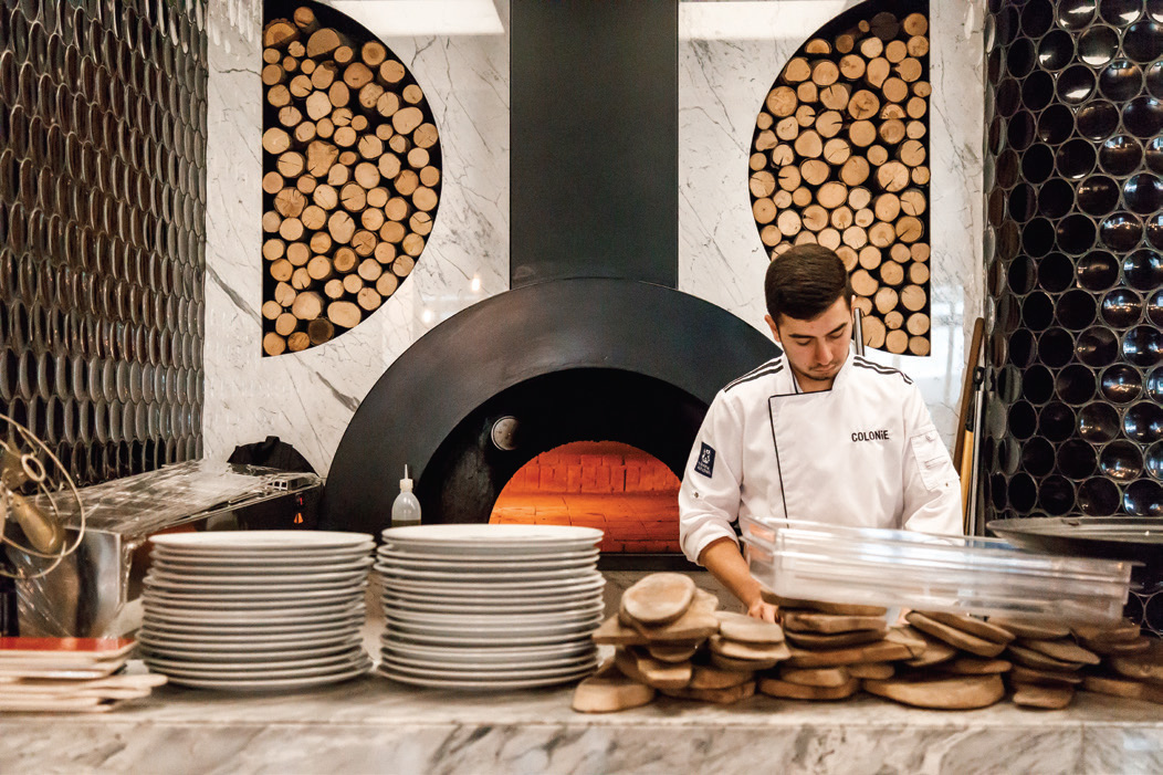 Tazelenen yüzüyle Neu X Colonie