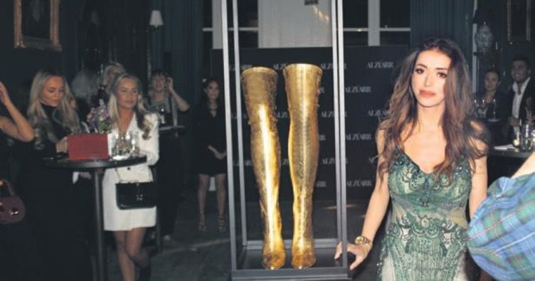 Türk tasarımcıdan altın çizmeler