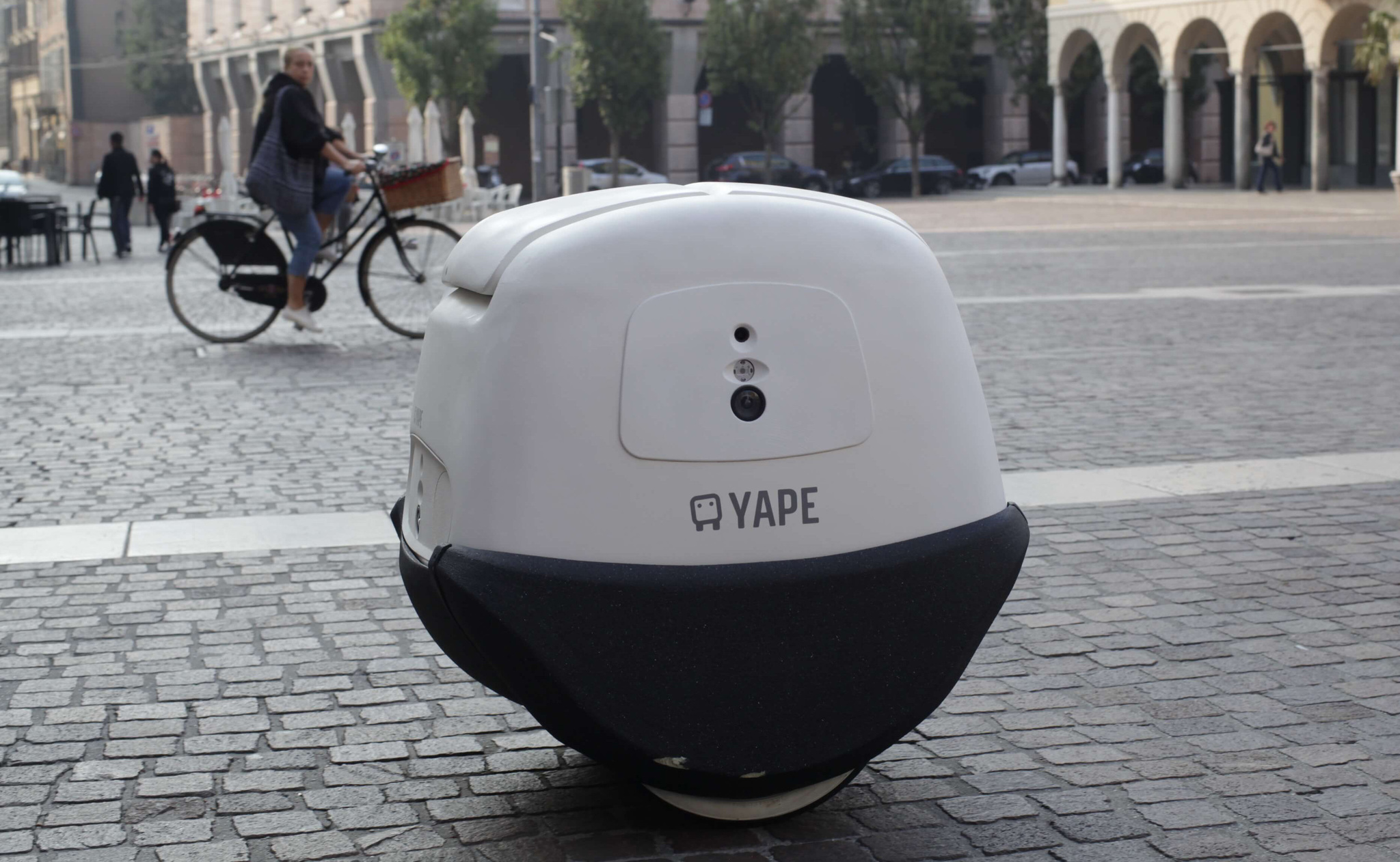 Yapay zekalı robot kurye: Yape