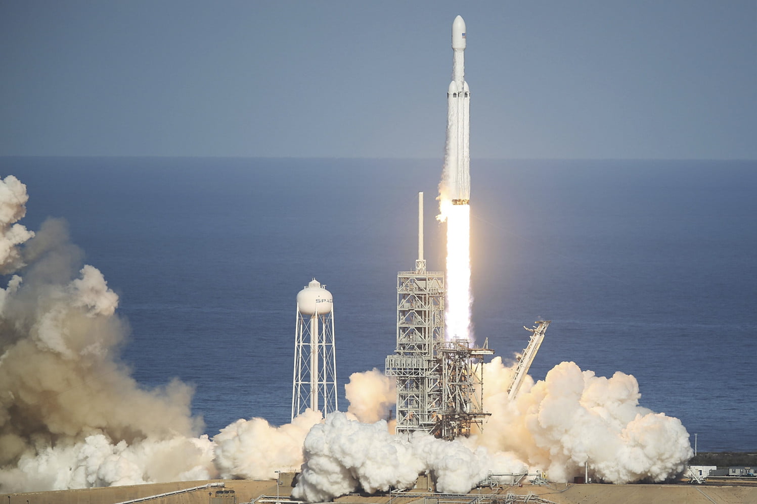Falcon Heavy fırlatıldı