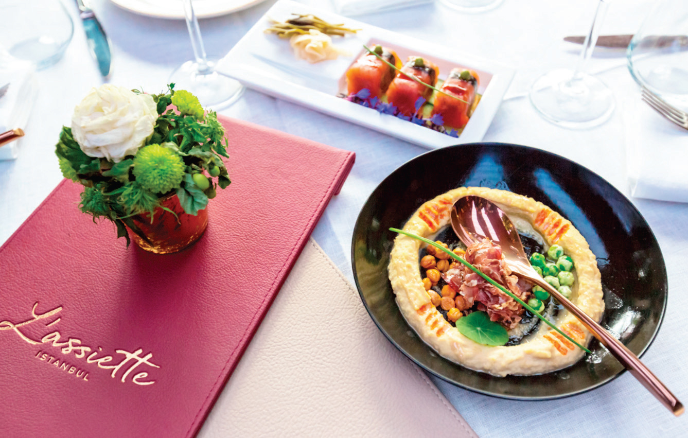 Kabare şovlu akşam yemeği