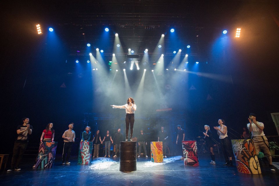 'Sertab'ın Müzikali'nde 10 farklı kostüm