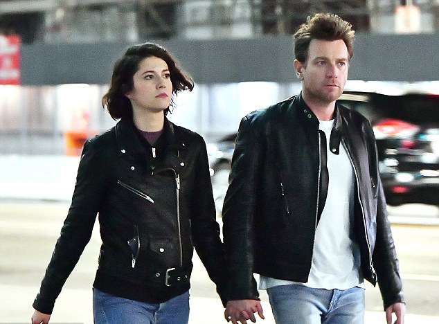 Terk edilince eski eşine koştu