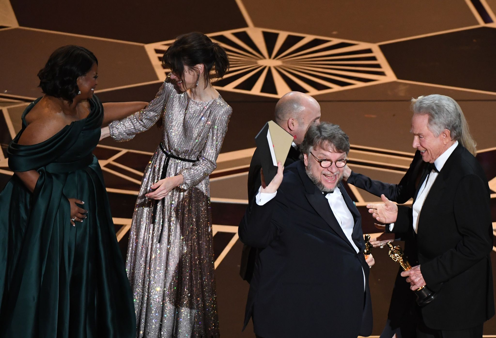 En iyi yönetmen zarfı kontrol etti