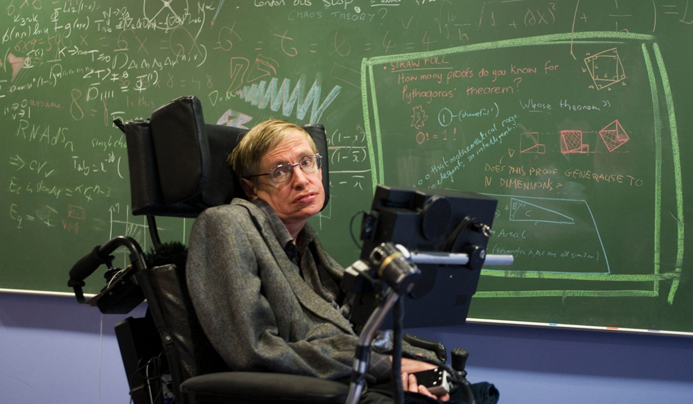 Stephen Hawking hayatını kaybetti