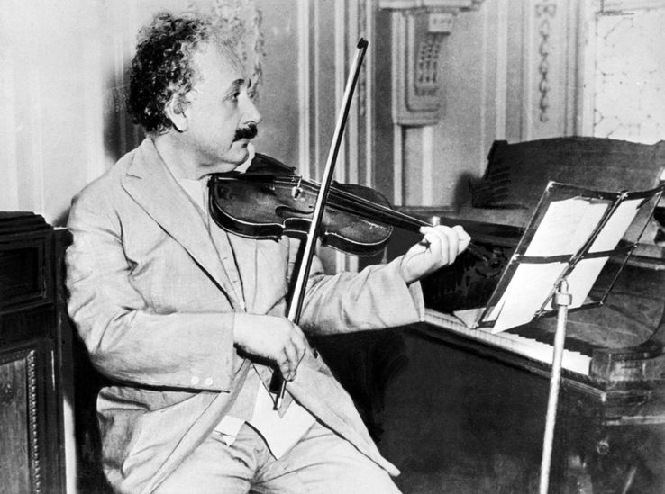 Albert Einstein’ın kemanı satıldı