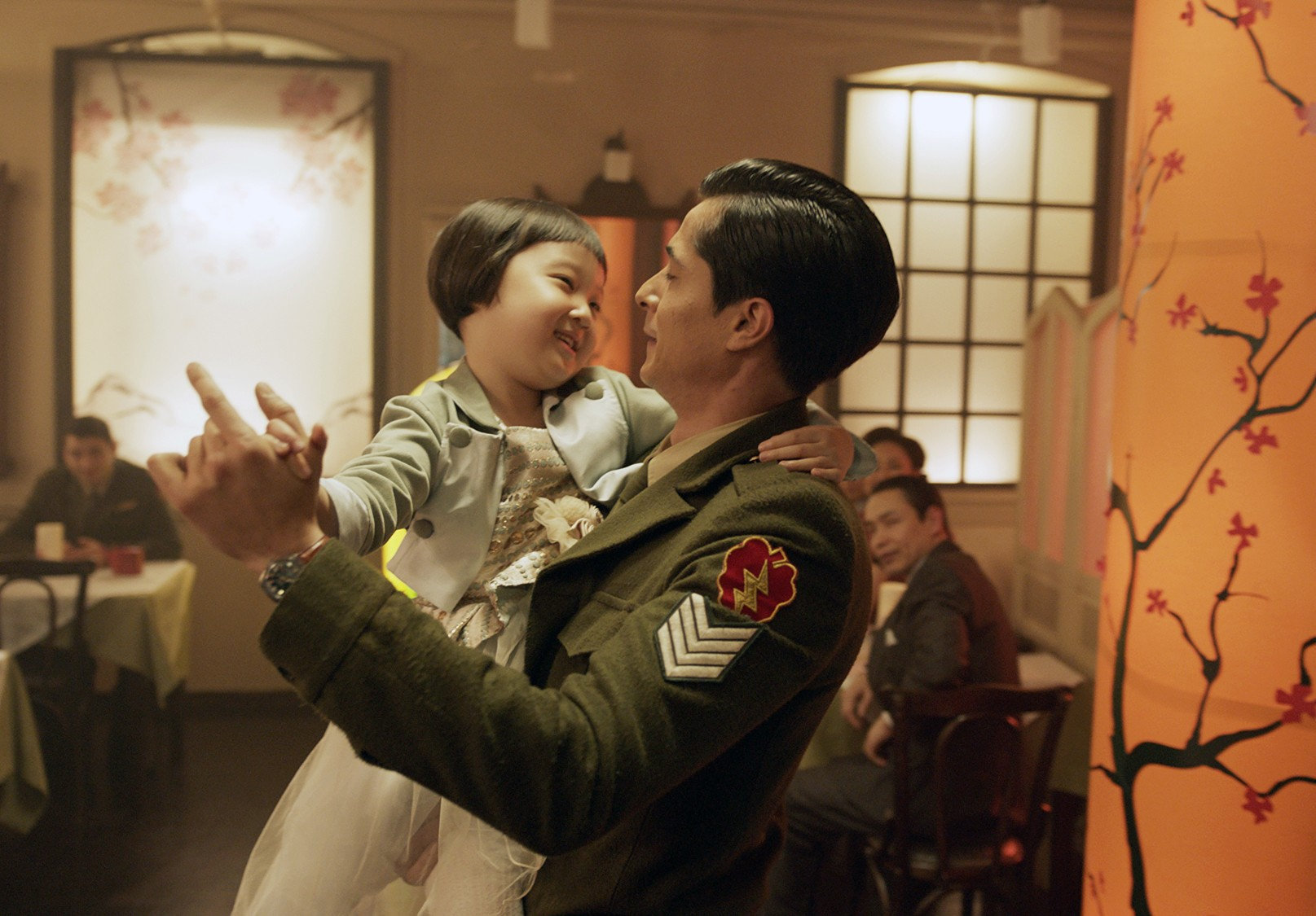 Ayla dünyayı geziyor