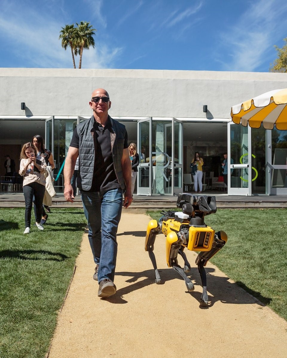 Jeff Bezos'un mekanik köpeği