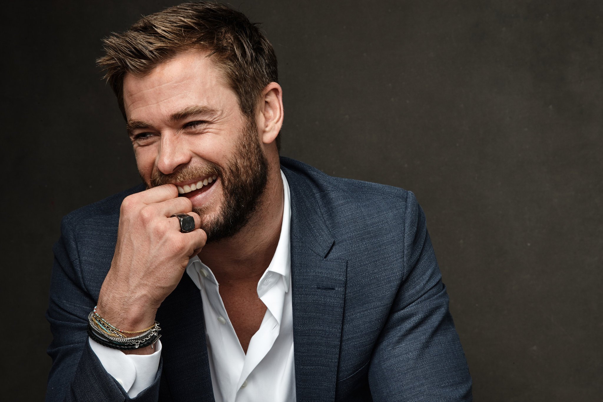 Chris Hemsworth 'Siyah giyen adam' olacak