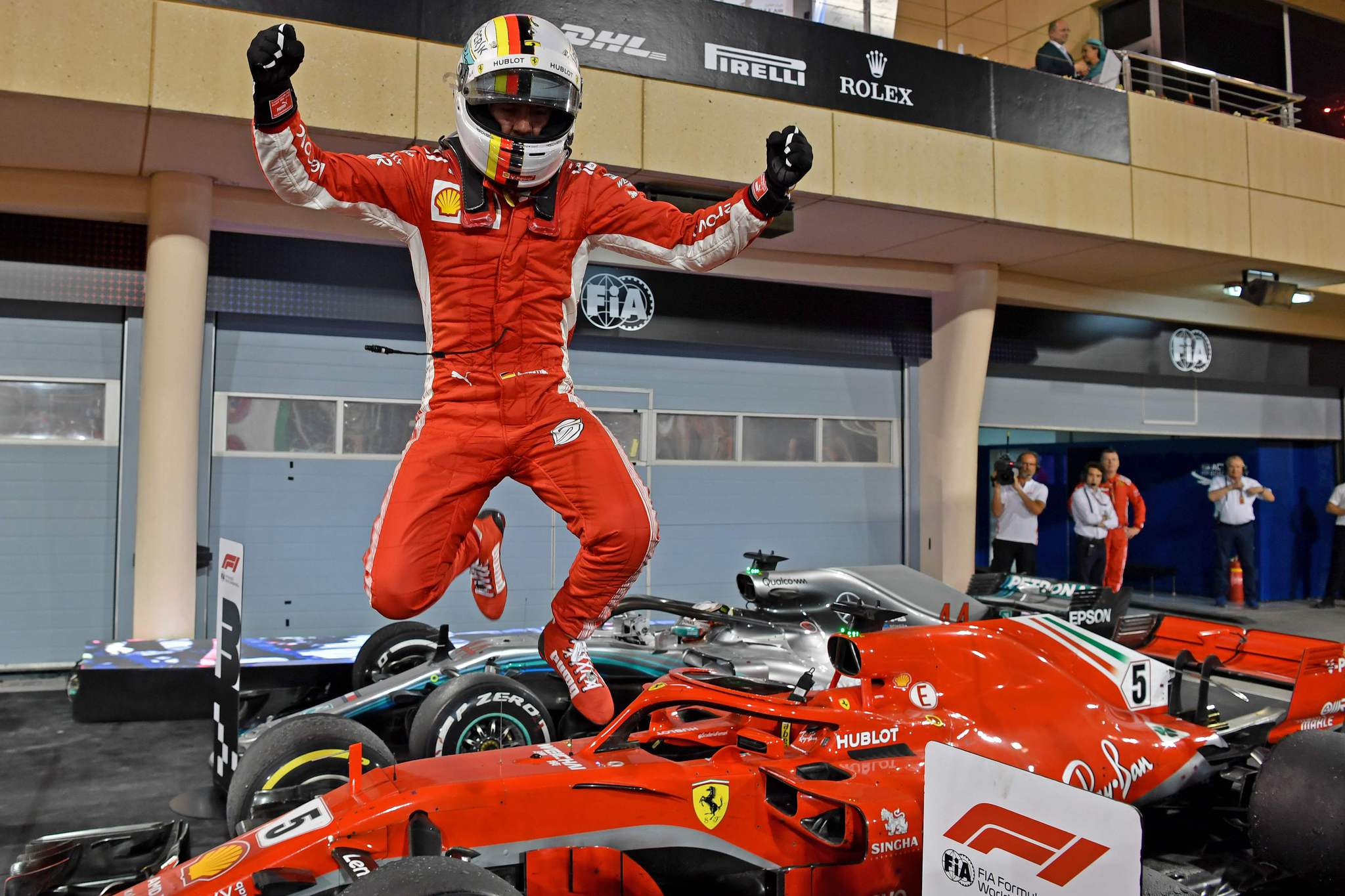 Bahreyn'de Vettel kazandı