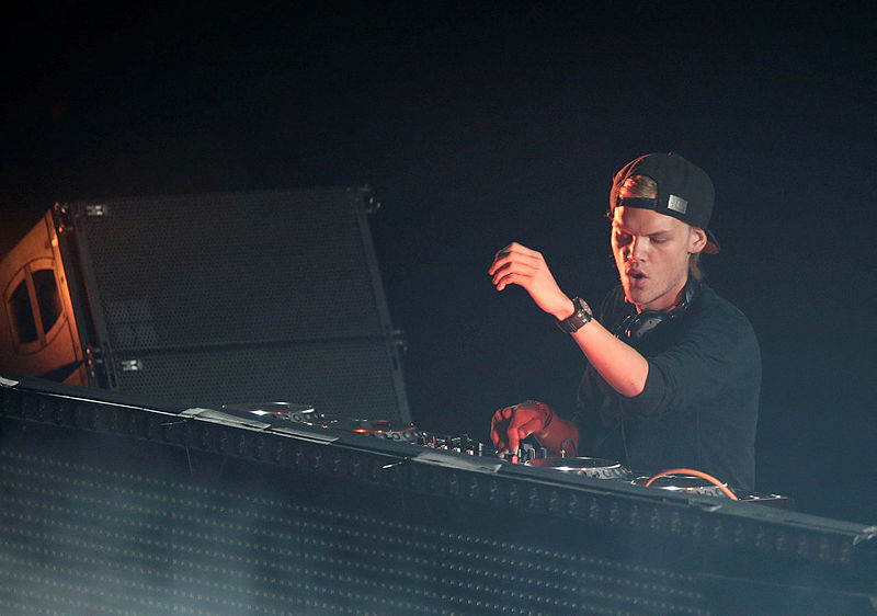 DJ Avicii hayatını kaybetti