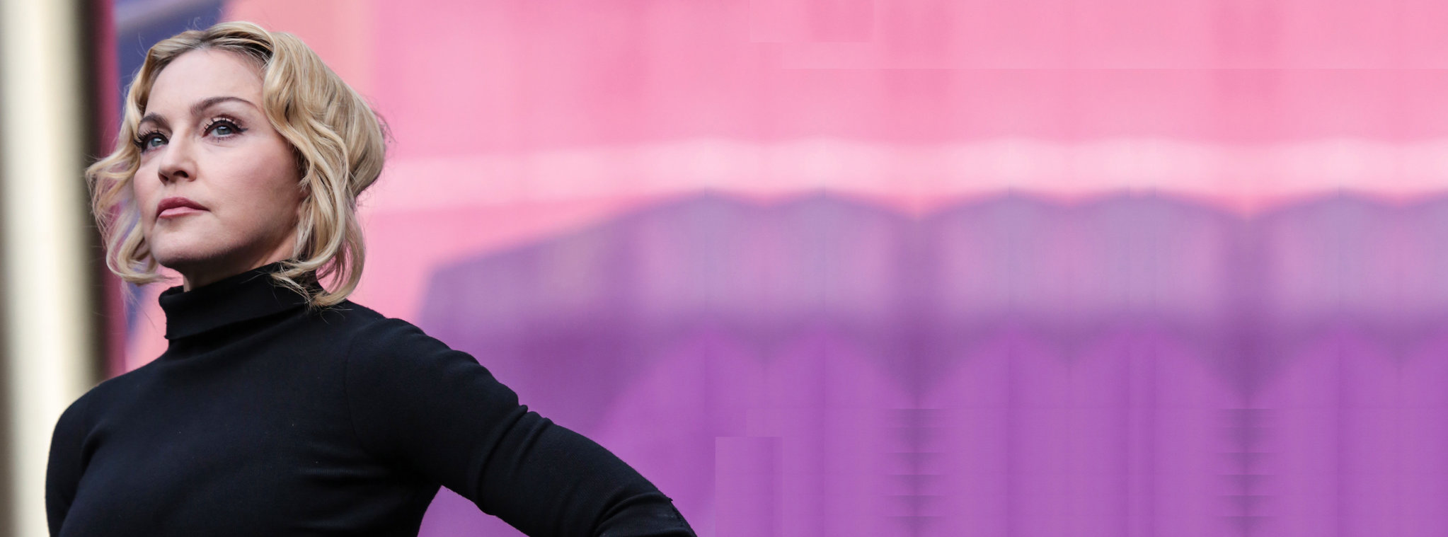 Madonna'nın eli kolu bağlı