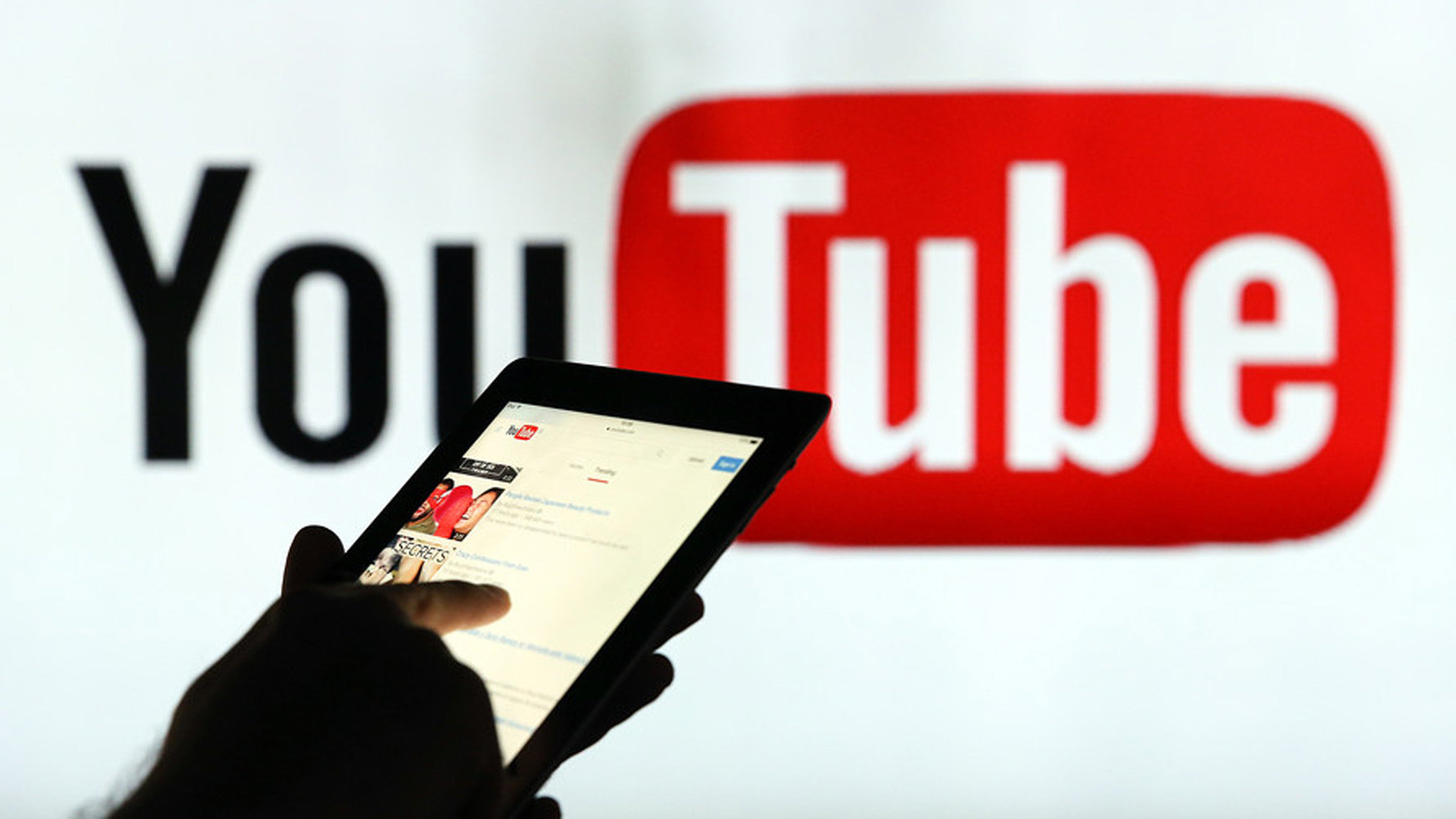 YouTube milyonlarca videoyu sildi