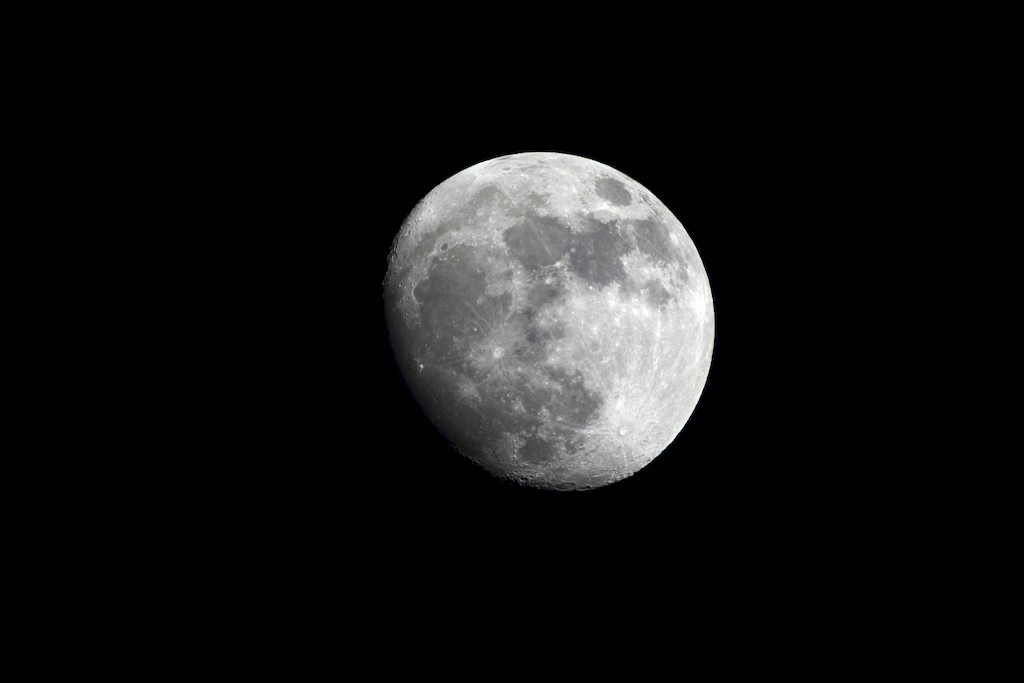 Ay'ın karanlık yüzünü keşfediyoruz