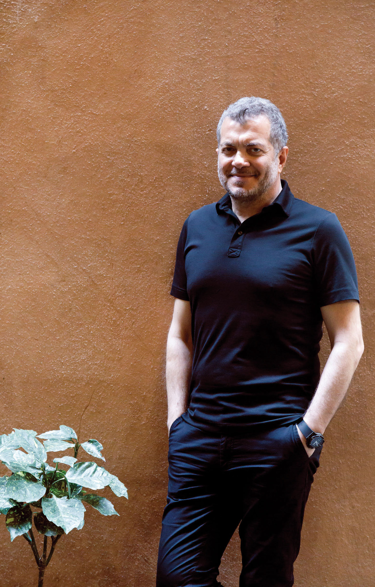 “Varol Yaşaroğlu: İşimi oyuna çevirip sonsuz bir tatile çıkmış gibiyim…”