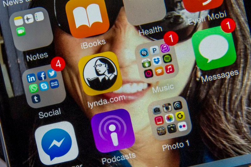 Facebook ve Twitter: Siyasi reklam ayarı