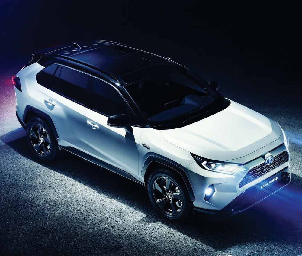 Yenilenen lider Toyota RAV4