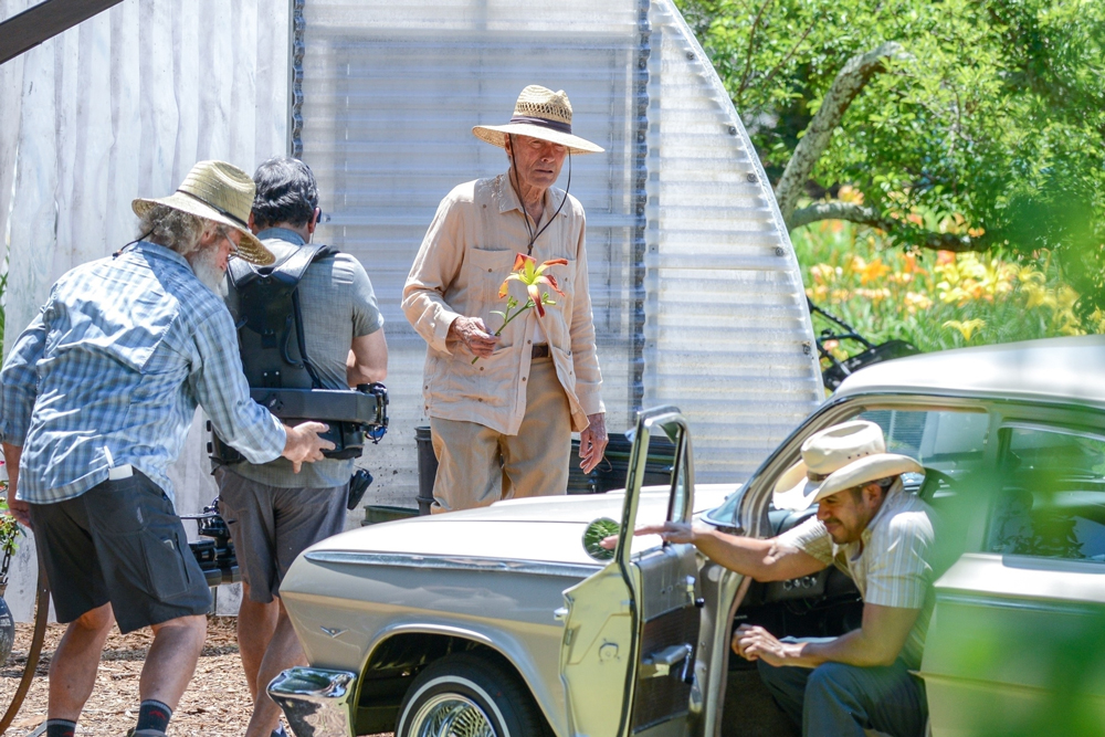 Clint Eastwood setlere döndü