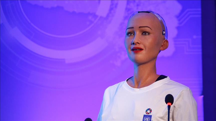 İki dil bir 'Robot Sophia'
