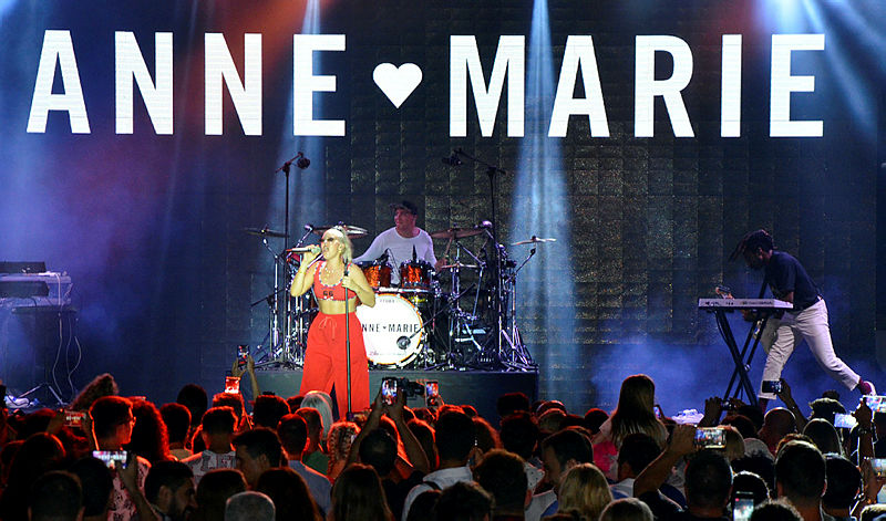 Anne Marie Antalya'da konser verdi