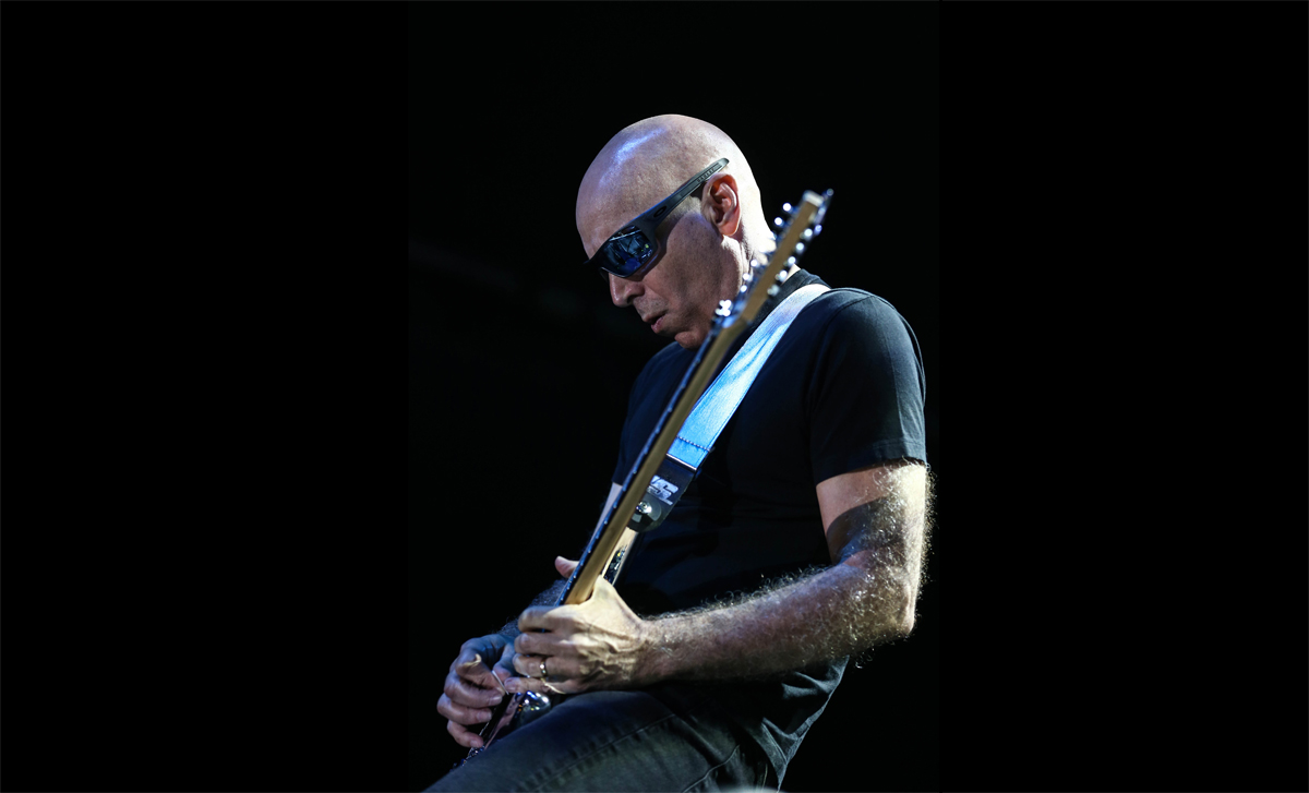 Joe Satriani İstanbul'da konser verdi