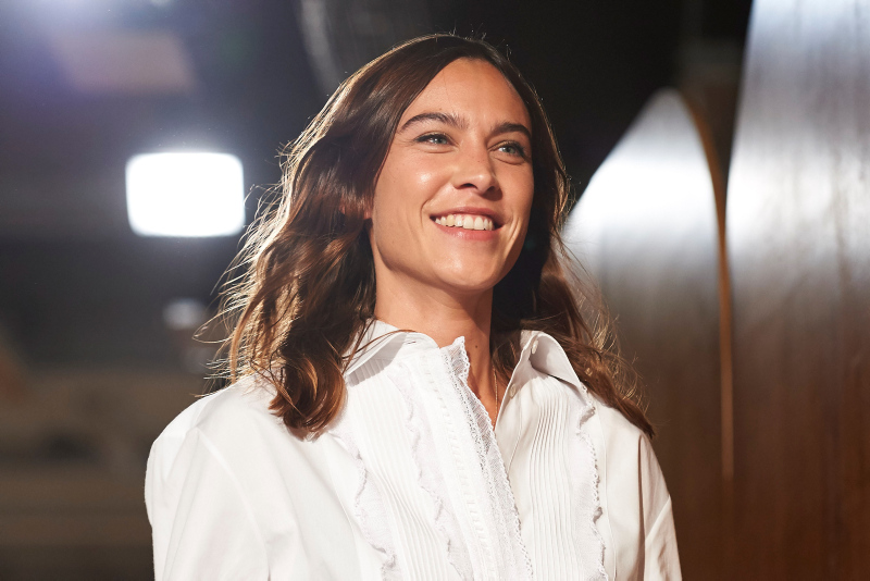 Alexa Chung "sahtekâr" hissediyor