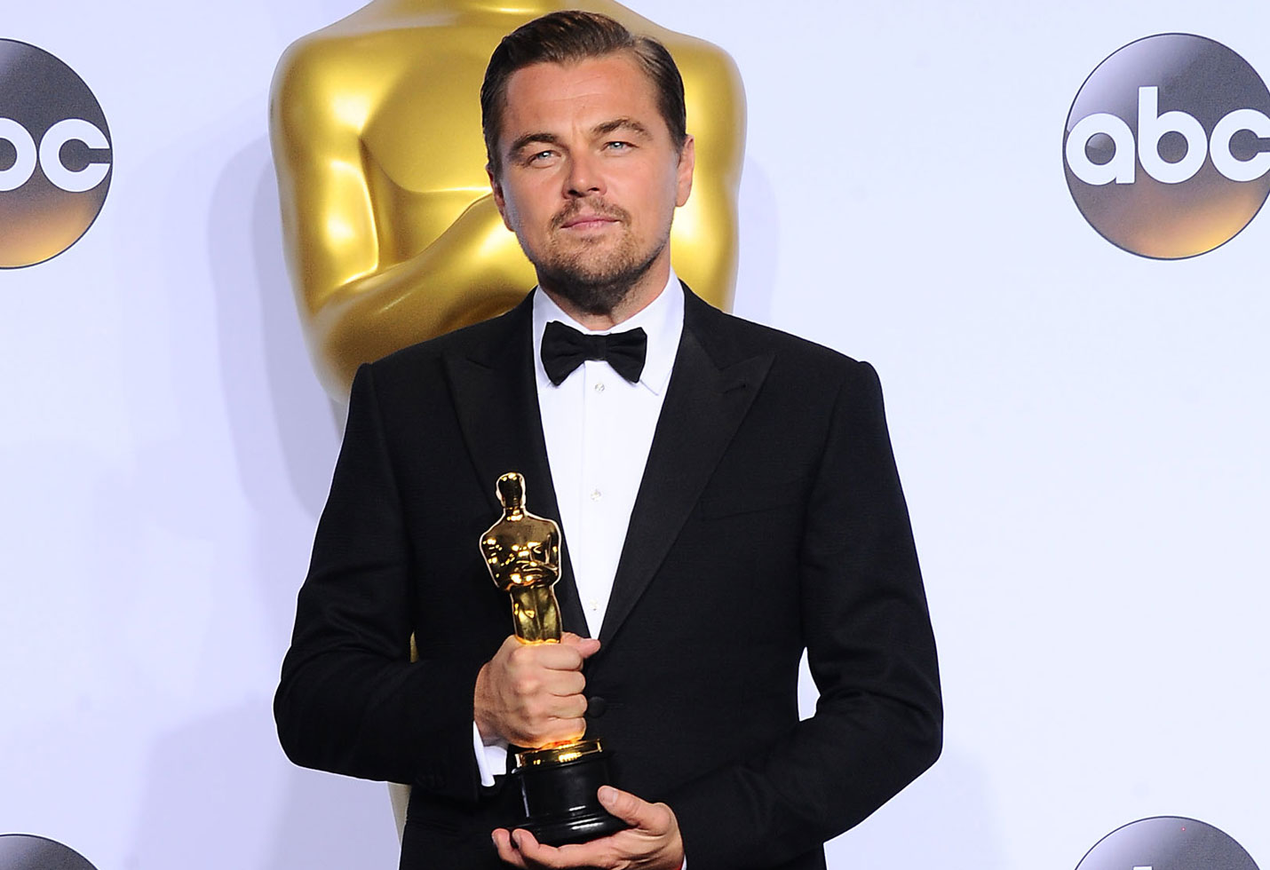Leonardo DiCaprio Oscar'ı iade etti!