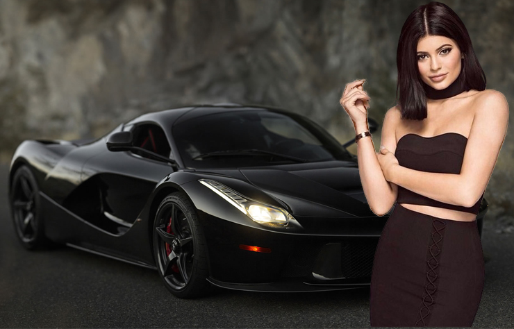 Kylie Jenner yeni arabasıyla tekrar gündeme oturdu