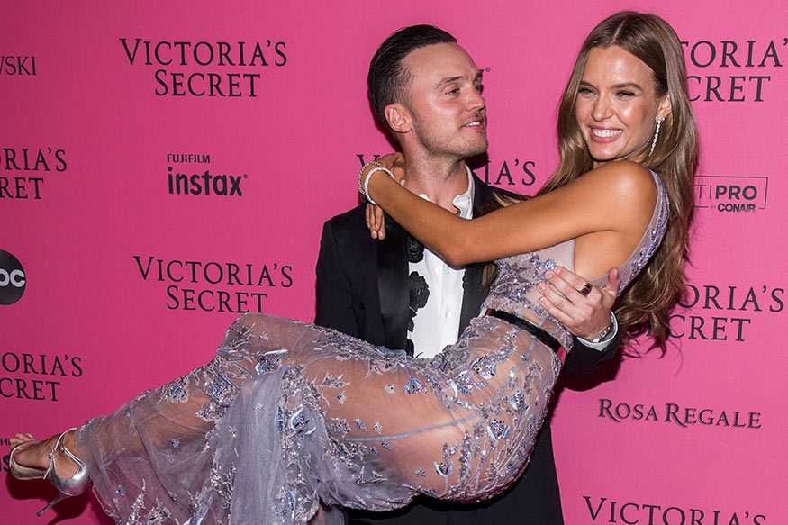 Josephine Skriver 'Evet' dedi!