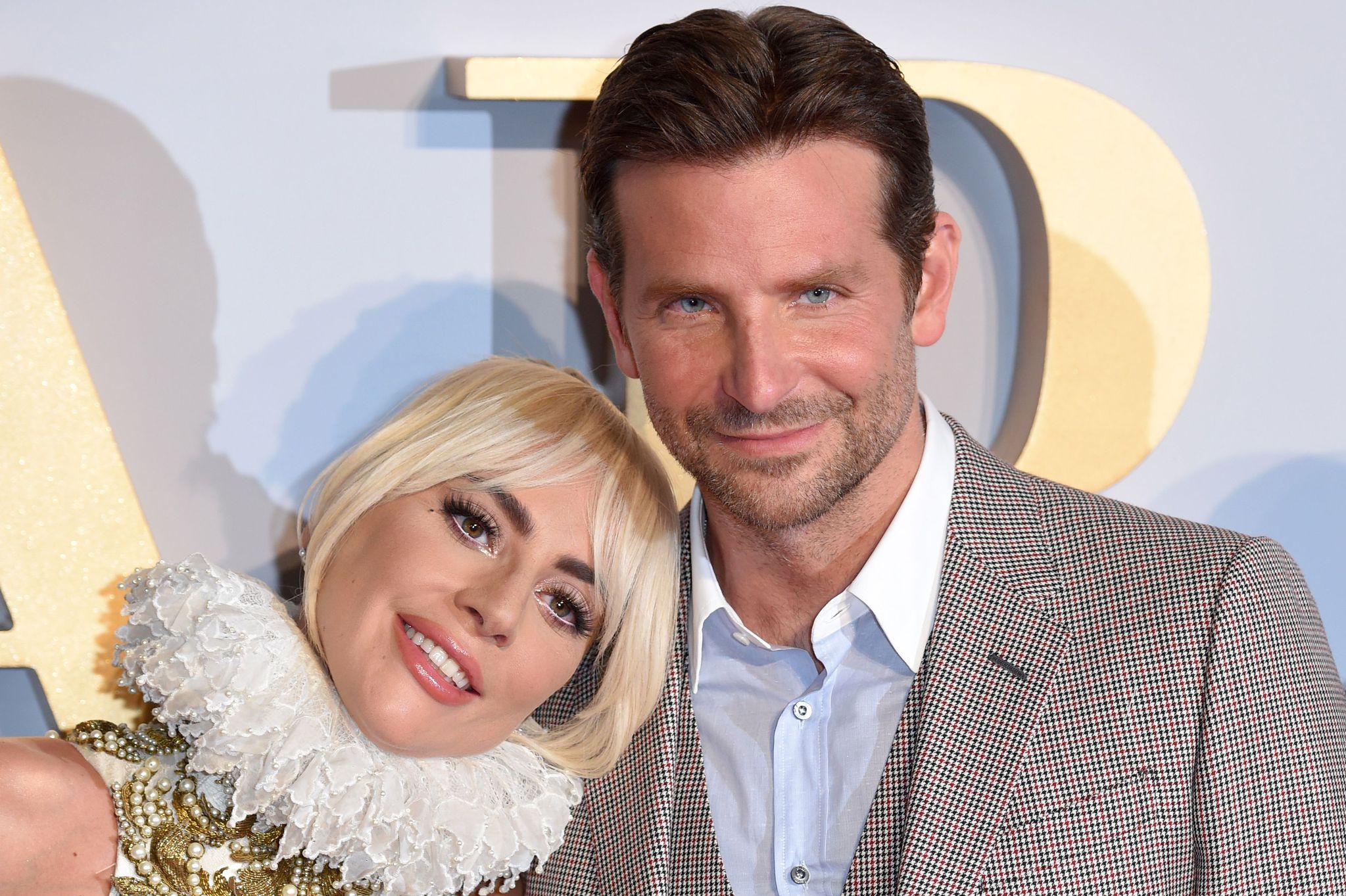 Lady Gaga, Bradley Cooper'a destek verdi