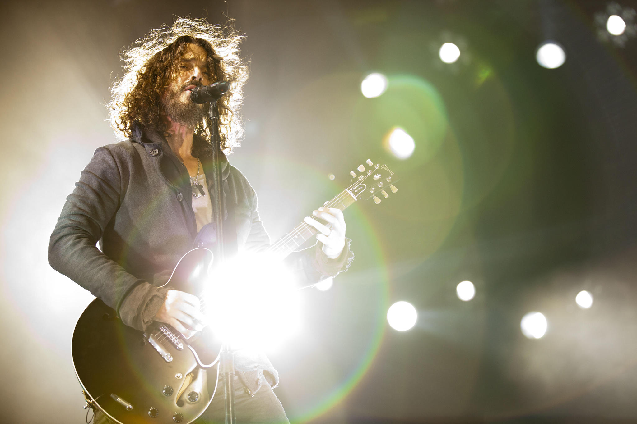 Brad Pitt, Chris Cornell belgeseli çekecek